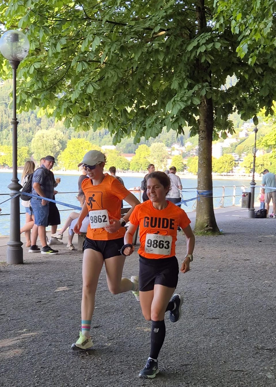 Annina mit Guide Xenia am Bregenzer Frauenlauf 2026