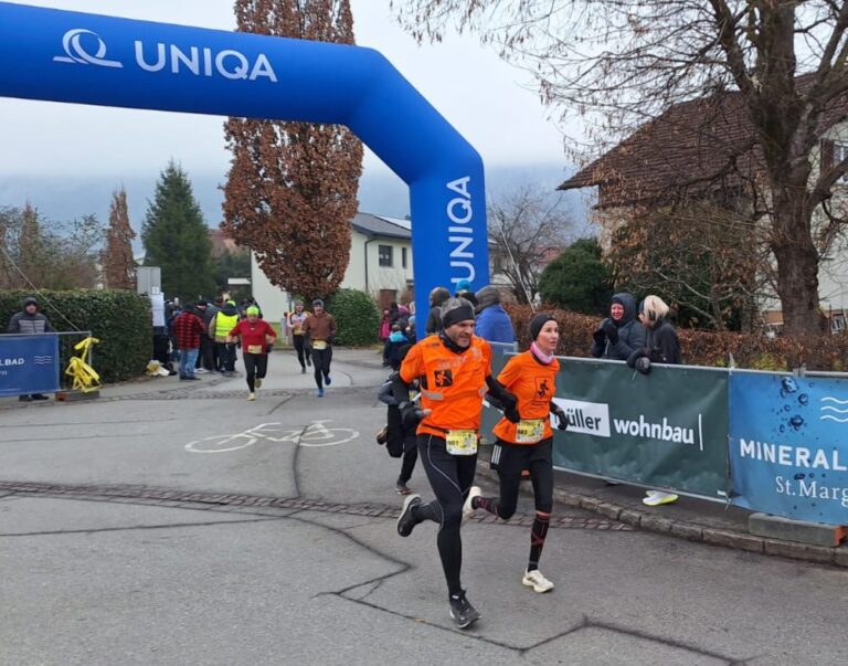 Franziska mit Rico am Altacher Silvesterlauf 2025