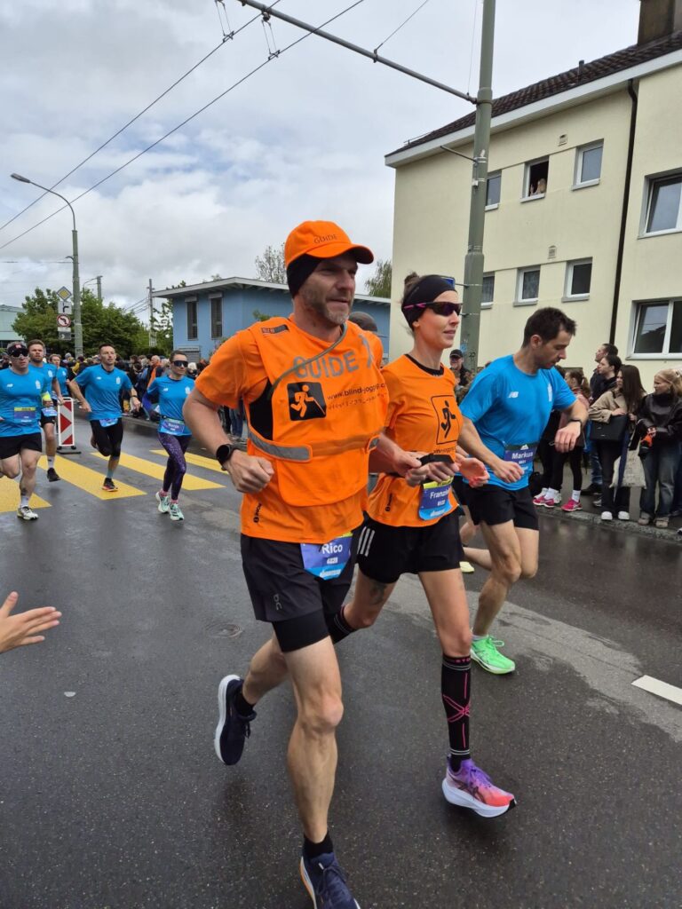 Auffahrtslauf 2026: Franziska mit Guide Rico unterwegs in der Stadt