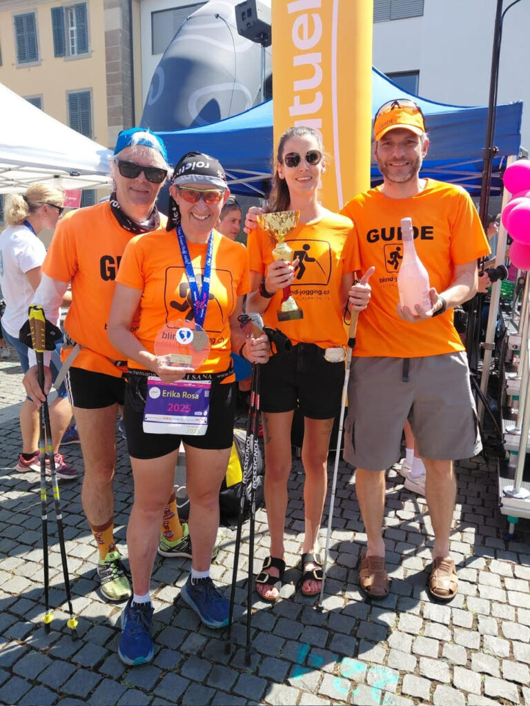 Frauenlauf Wintherthur: Erika und Guide Reinhart sowie Franziska und Guide Rico nach dem Lauf