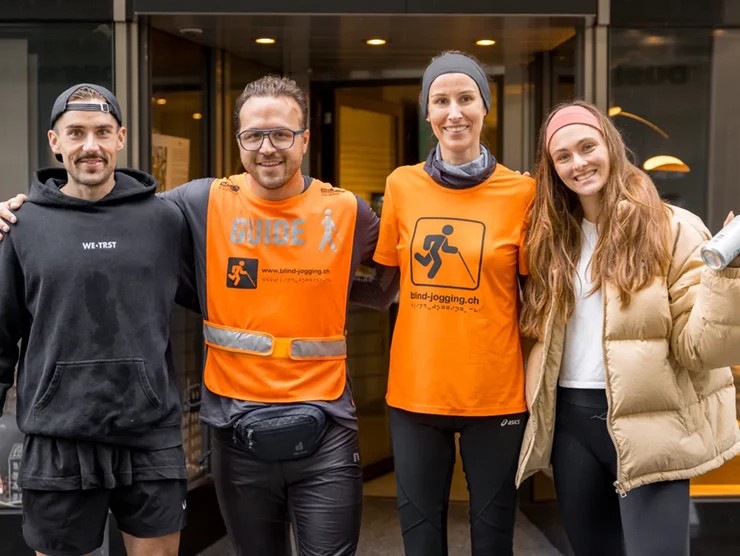 Franziska und Guide Kevin zu Besuch beim Run Club von WE•TRST