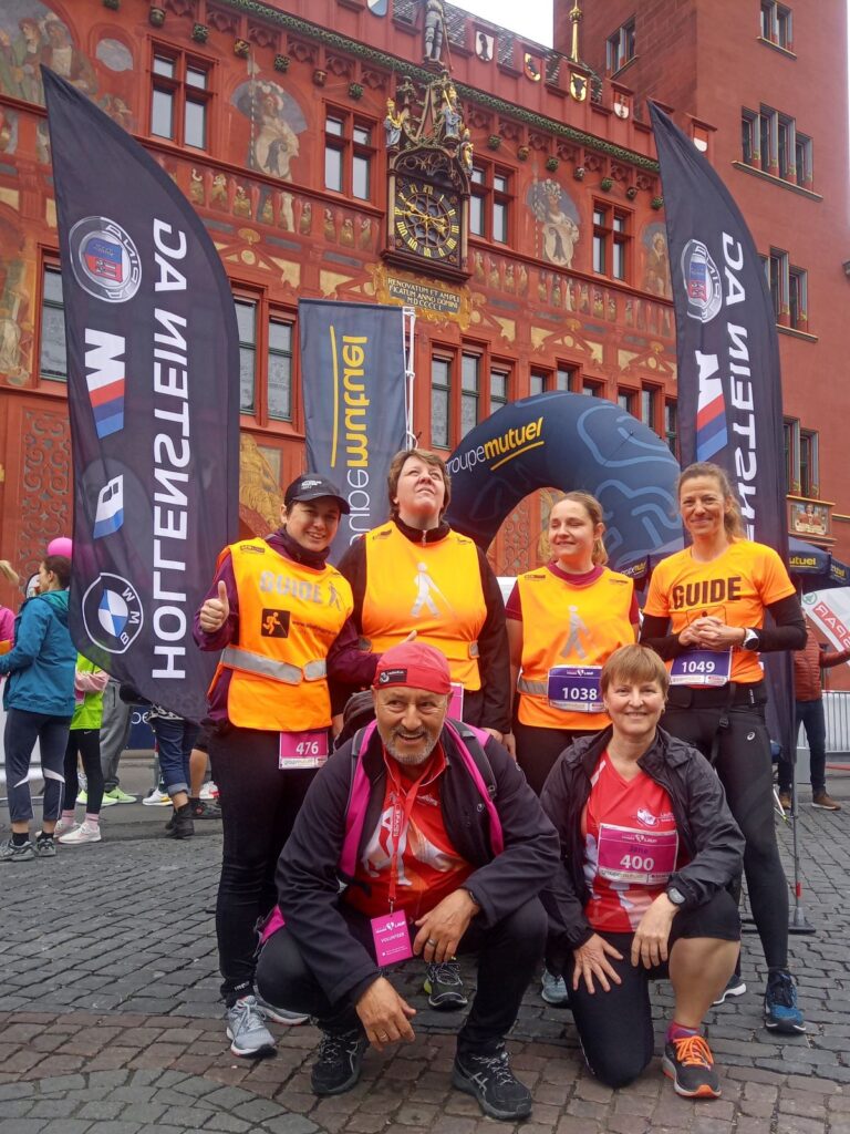Gruppenfoto mit Läuferinnen am Basler Frauenlauf 2022