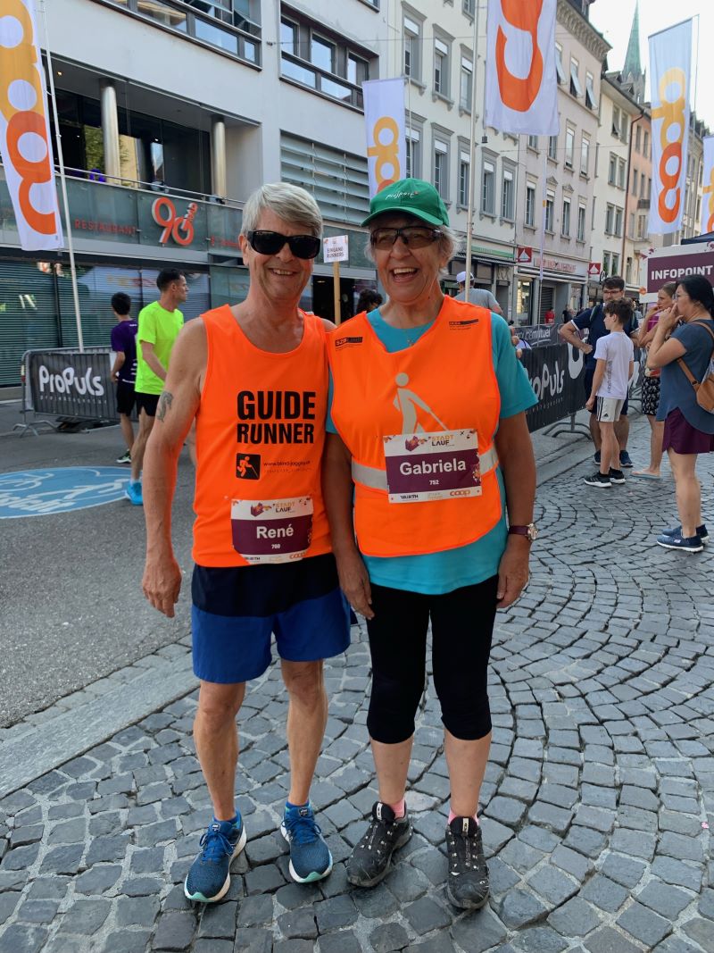 Gabriela A. mit Guide René am Stadtlauf St. Gallen