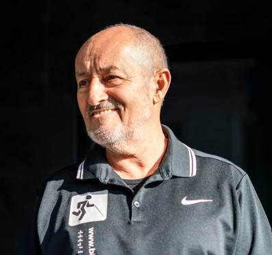 Portraitbild von Gabor, Vereinspräsident Blind-Jogging, im Rahmen eines Portraitbeitrages über die Entstehungsgeschichte von Blind-Jogging