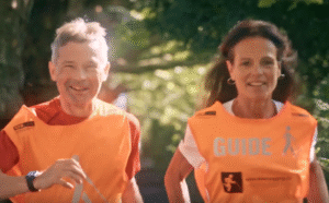 Hans-Peter mit Guide Brigitte unterwegs, ein Bild aus der Bilderserie von UBS Helpetica