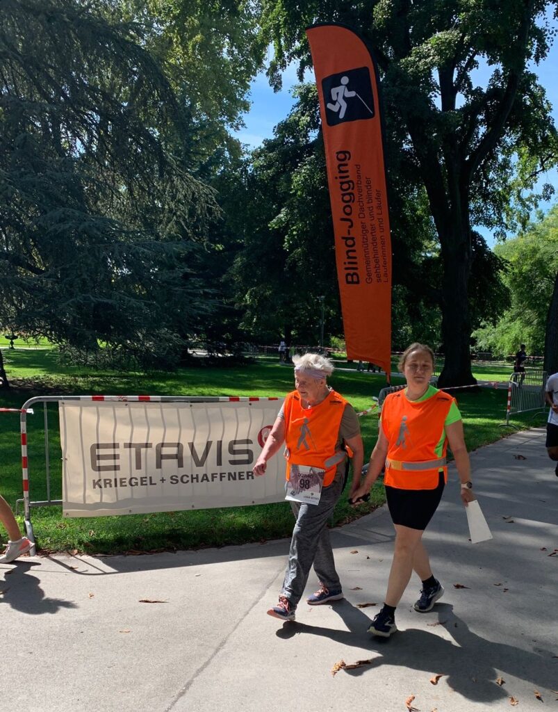 Sponsorenlauf Domino: ein Tandem unterwegs