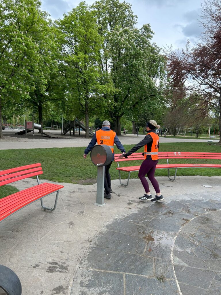 Guideausbildung April 2024 in Basel: Praxisübung im Tandem im Park