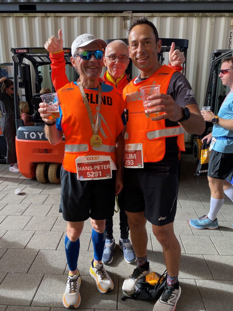 Hans-Peter mit den Guides Selim und Christian am Luzerner Marathon 2023