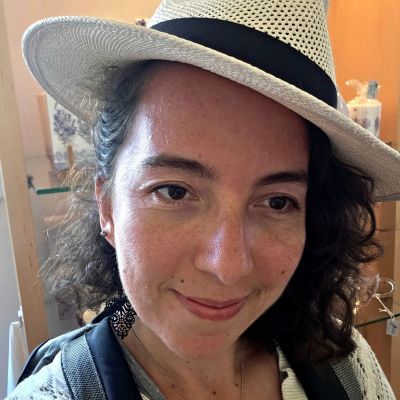 Portraitfoto von Nina S., sehbeeinträchtigte Läuferin in Zürich