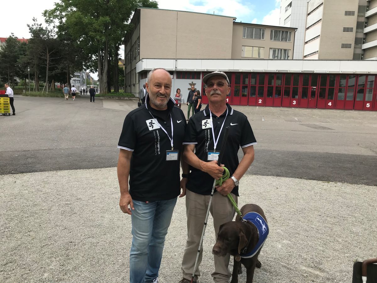 Jean-Pierre mit Gabor und Hund an einem Anlass bei Novartis