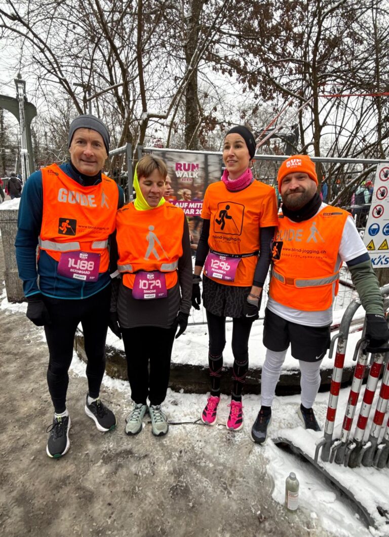 Zwei Tandems, Bemhard, Simone, Franziska und Simon am Run and Walk Bern, Januar 2026