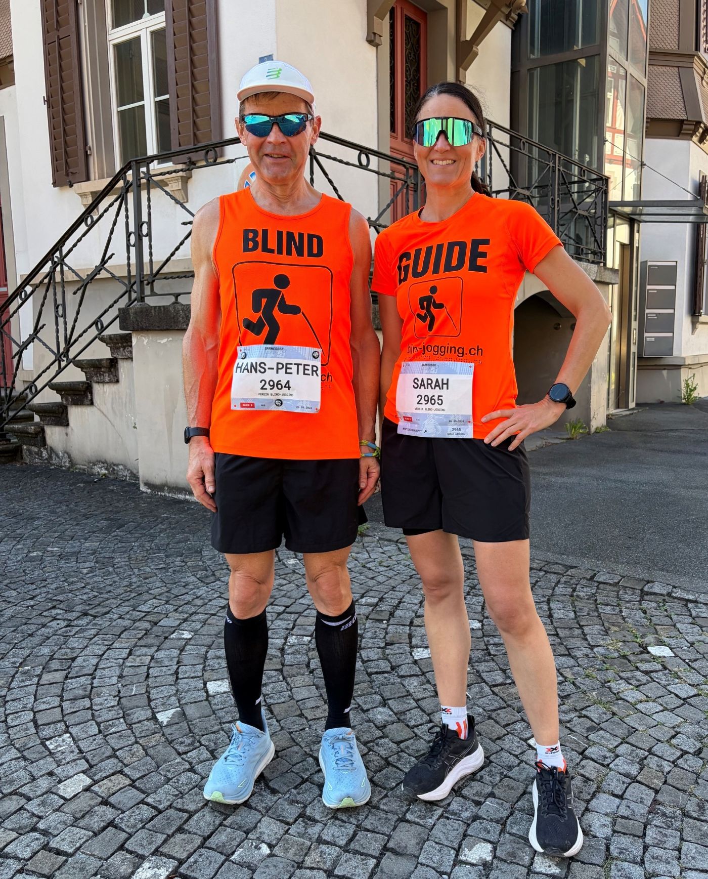 Hans-Peter mit Guide Sarah am Sarnen Halbmarathon 2026