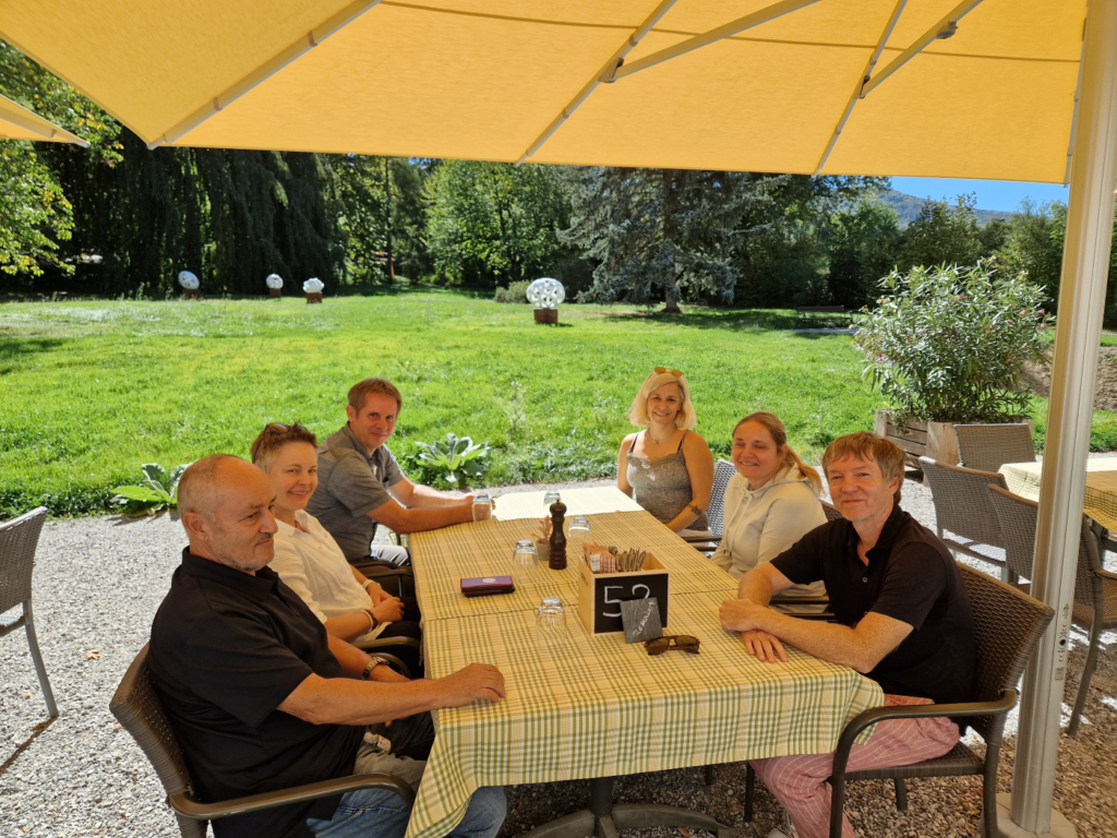 Blind-Jogging Retraite des Vorstands im September 2026: Teamfoto beim Mittagessen
