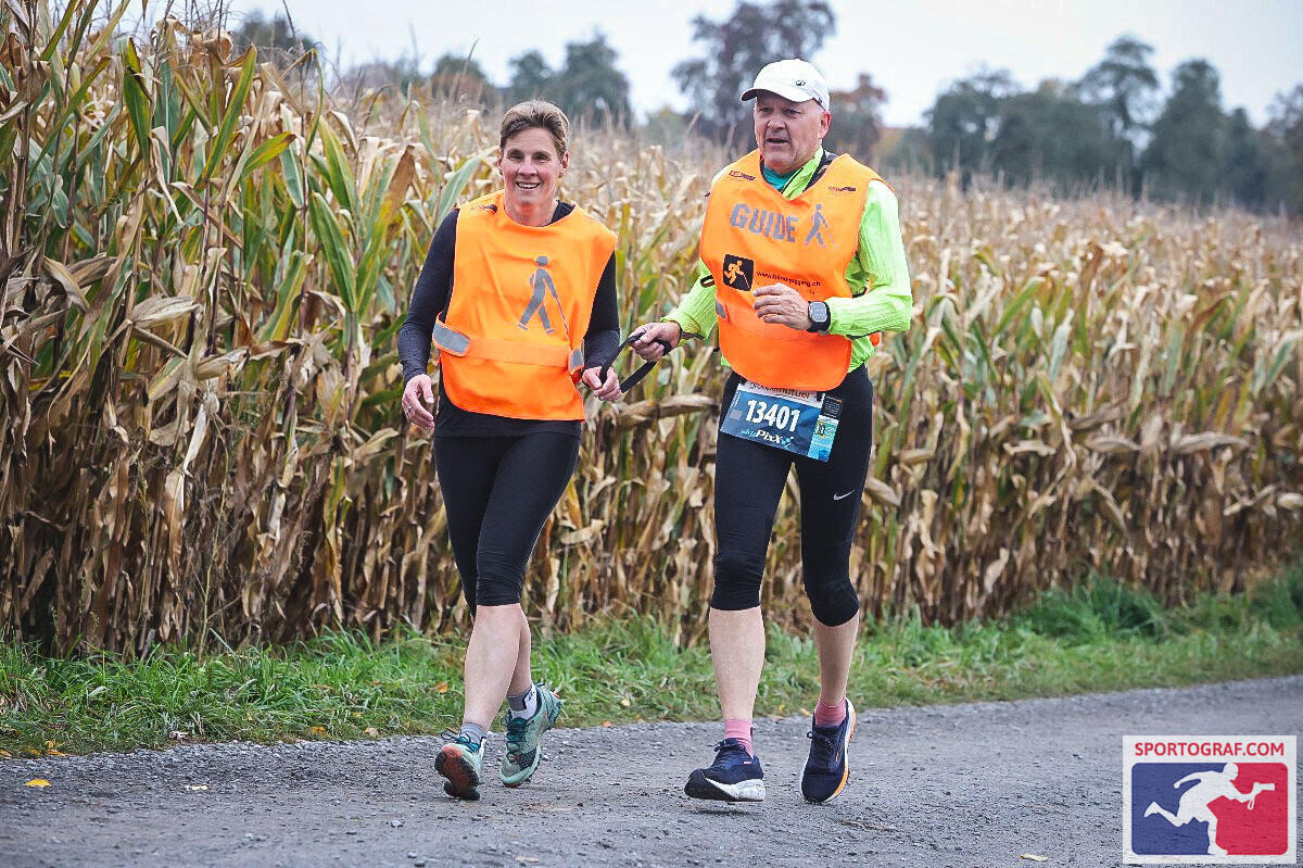 Simone mit Guide Werner am Hallwilerlauf